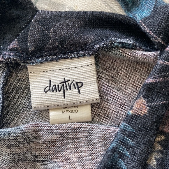 Daytrip flowered top with low back - Picture 7 of 7